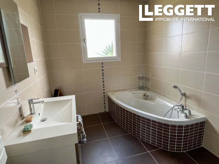 Image No.9-4 Bed House for sale