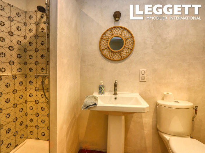 Image No.8-5 Bed House for sale