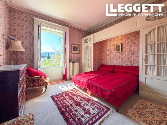 Image No.6-8 Bed House for sale