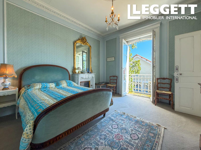 Image No.7-8 Bed House for sale