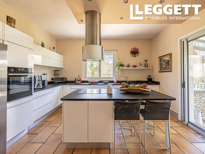 Image No.7-6 Bed House for sale