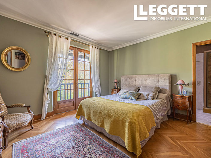 Image No.8-6 Bed House for sale