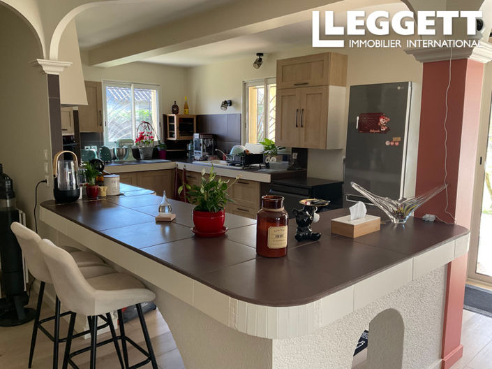 Image No.7-4 Bed House for sale