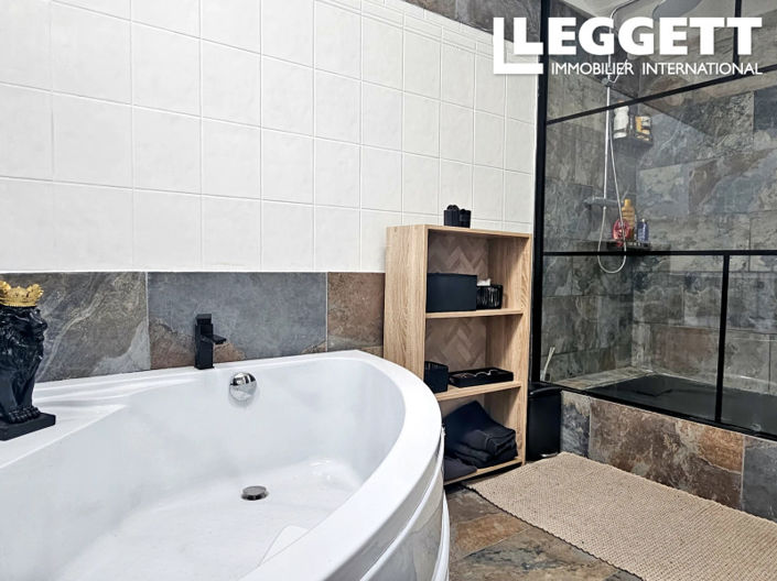 Image No.9-6 Bed House for sale