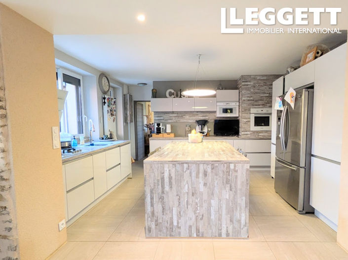 Image No.7-5 Bed House for sale