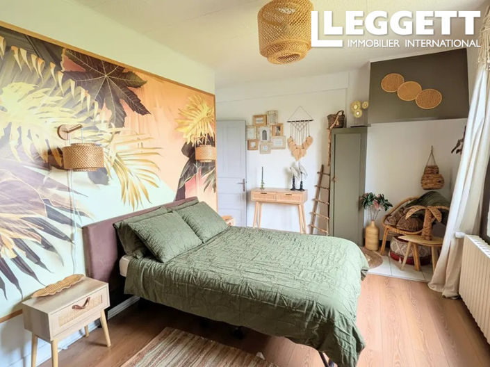 Image No.8-5 Bed House for sale