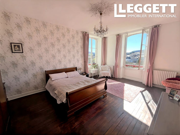 Image No.7-6 Bed House for sale