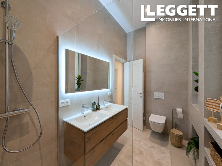 Image No.10-3 Bed Apartment for sale