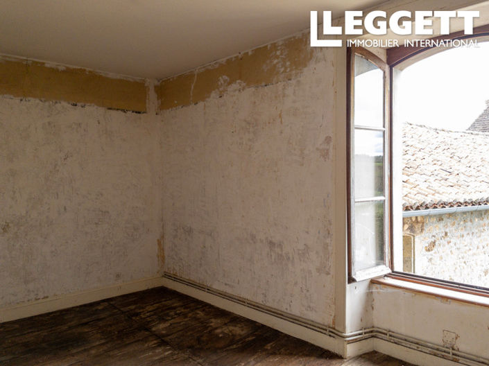 Image No.8-6 Bed House for sale