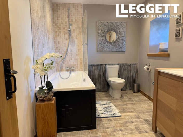 Image No.8-5 Bed House for sale