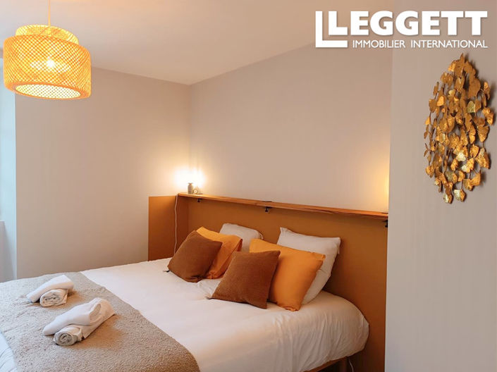 Image No.5-10 Bed House for sale