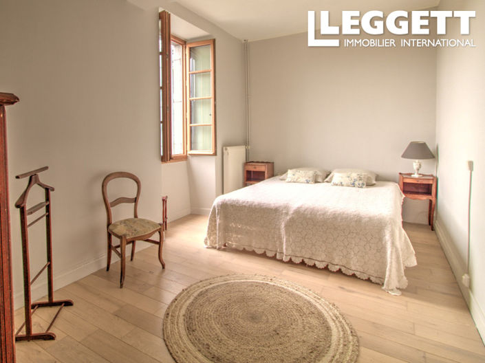 Image No.8-10 Bed House for sale