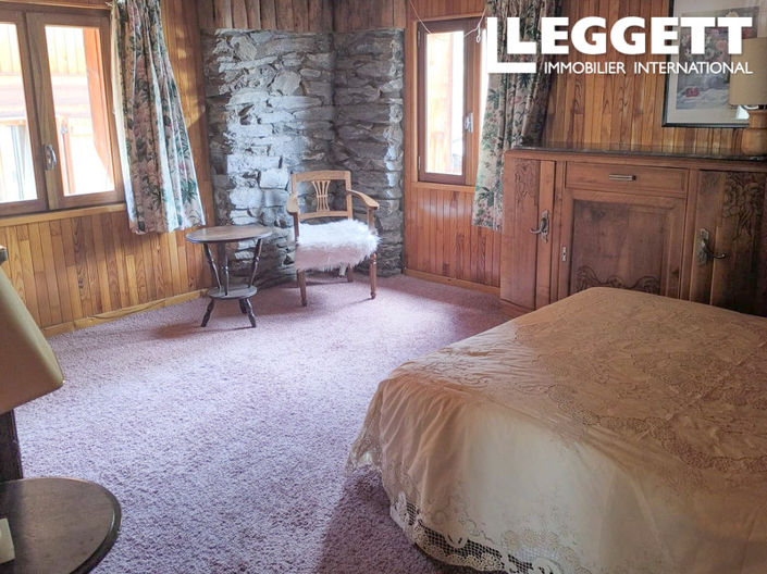 Image No.8-4 Bed House for sale