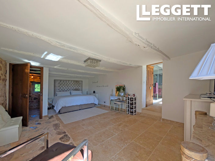 Image No.8-4 Bed House for sale