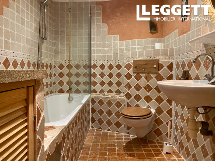 Image No.6-2 Bed House for sale