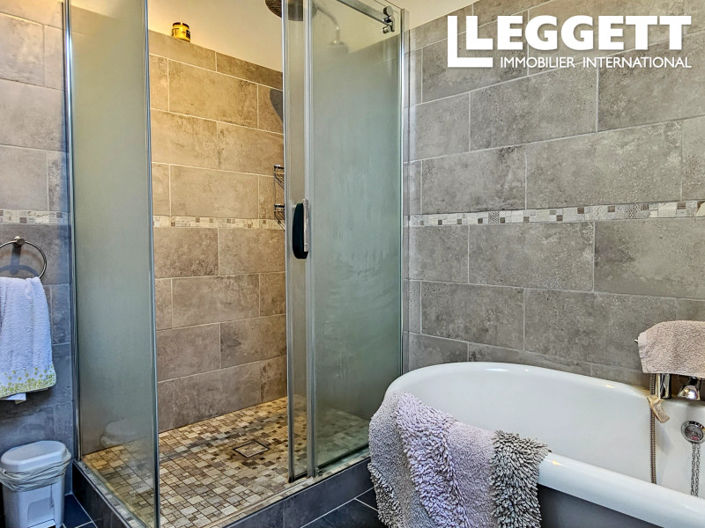 Image No.9-7 Bed House for sale