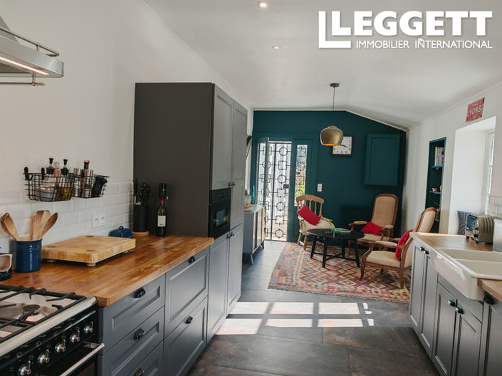 Image No.8-6 Bed House for sale