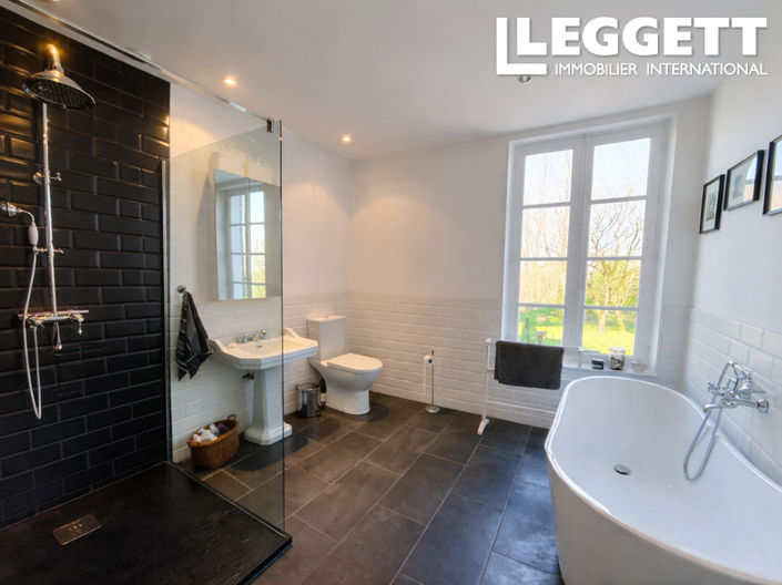 Image No.9-6 Bed House for sale