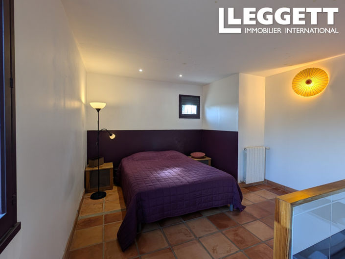 Image No.6-5 Bed House for sale