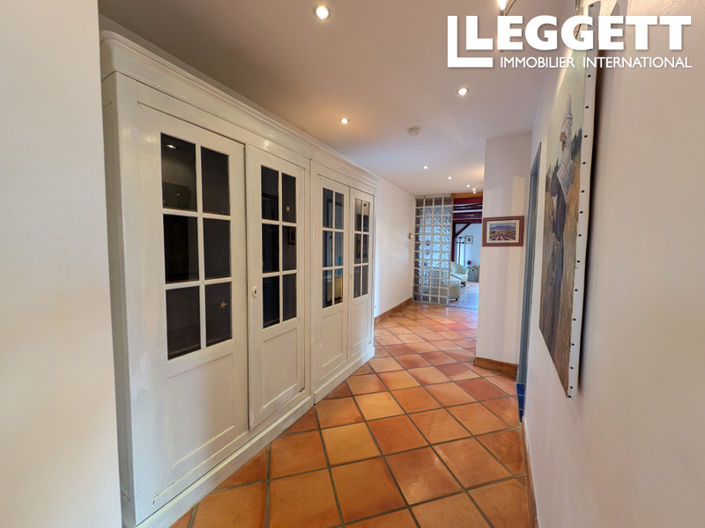 Image No.9-5 Bed House for sale