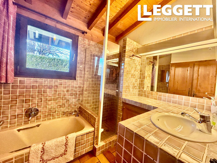 Image No.10-3 Bed House for sale