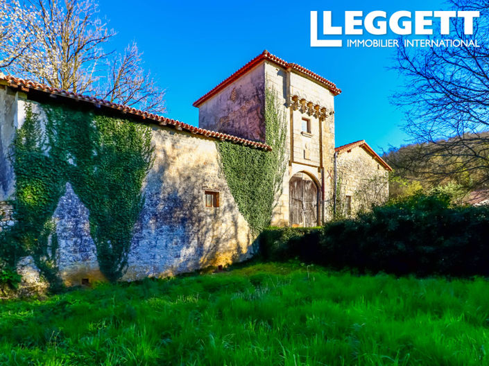Image No.2-Châteaux de 3 chambres à vendre à Charente
