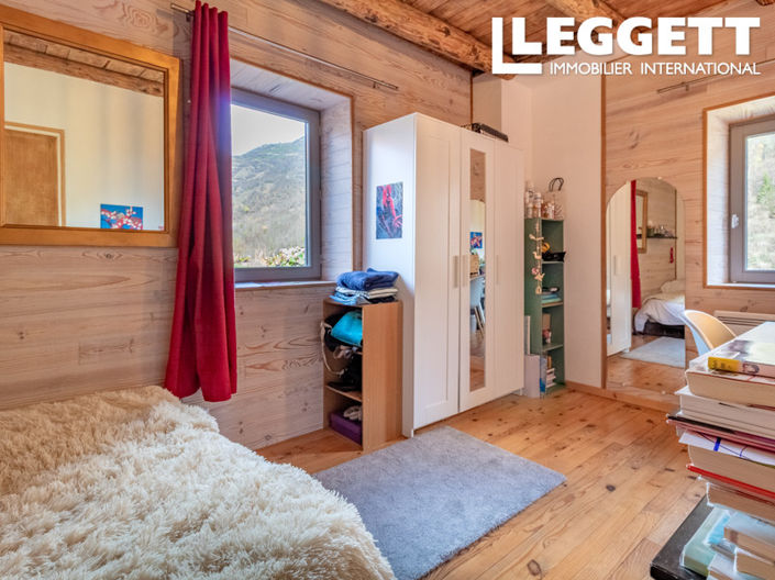 Image No.6-4 Bed House for sale