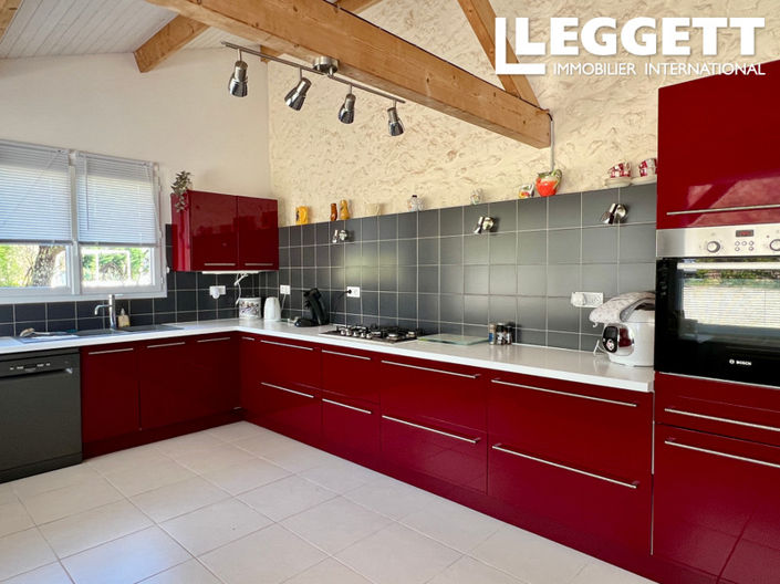 Image No.8-3 Bed House for sale