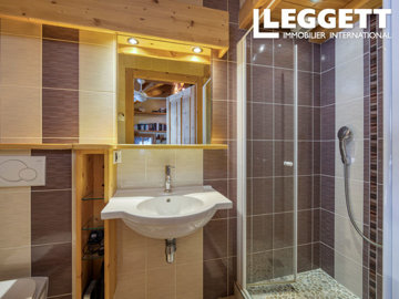 ahr0chm6ly9jzg4uagvzdglhlmltbw8vaw1hz2uvvevom