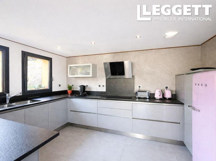 Image No.7-6 Bed House for sale