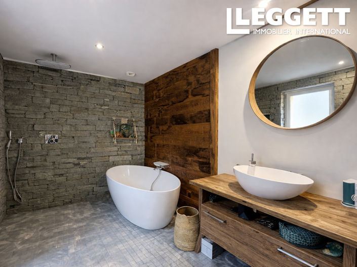 Image No.8-6 Bed House for sale