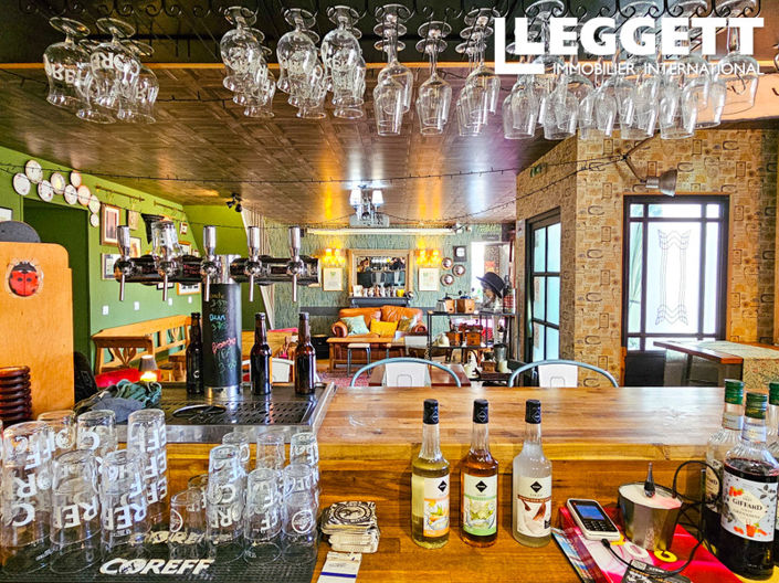 Image No.2-Commercial de 6 chambres à vendre à Sainte-Brigitte