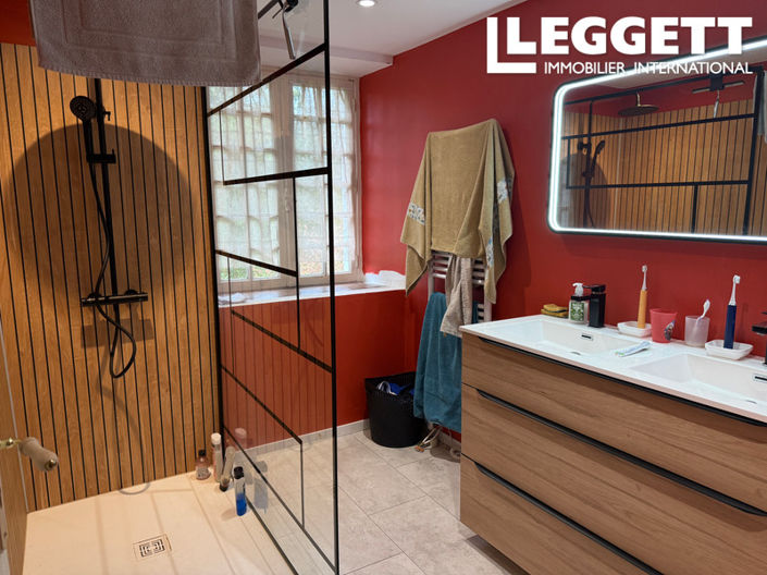 Image No.8-6 Bed House for sale