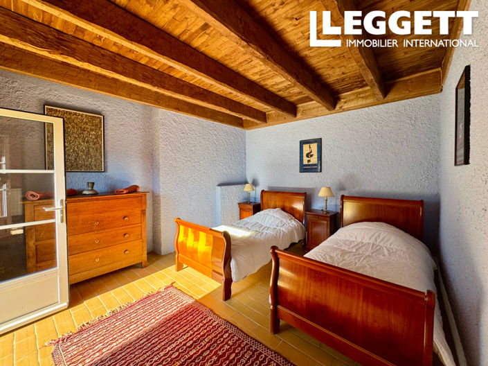 Image No.9-5 Bed House for sale