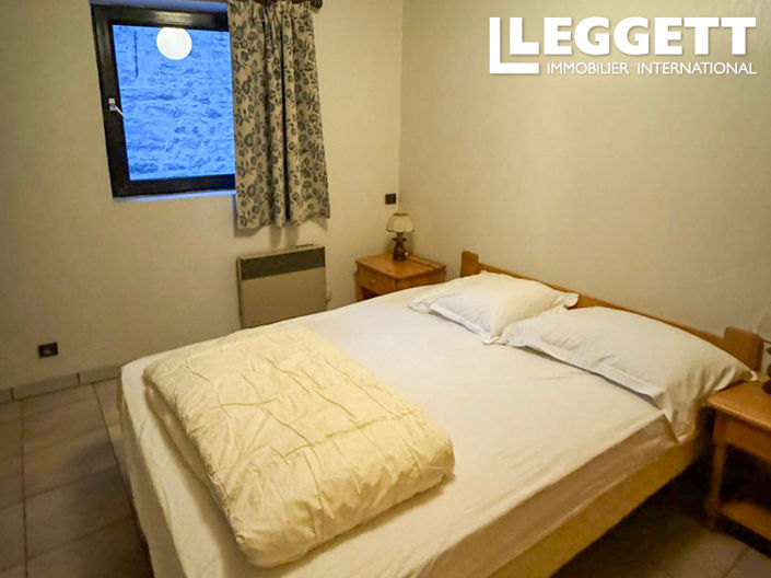 Image No.7-7 Bed House for sale