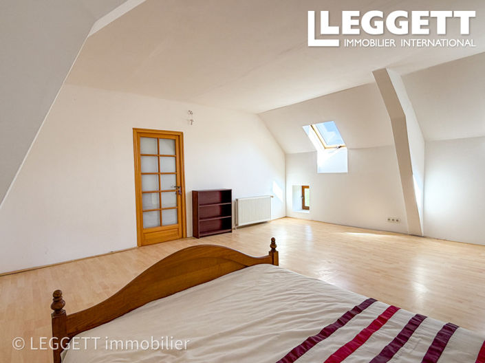 Image No.8-7 Bed House for sale