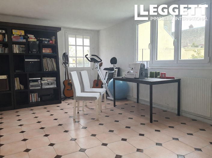 Image No.6-6 Bed House for sale