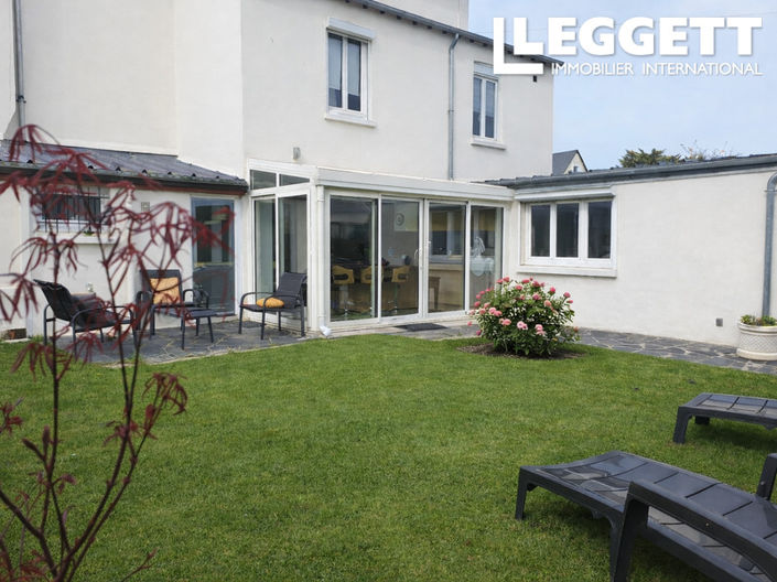 Image No.8-6 Bed House for sale