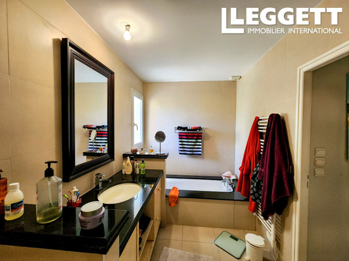 Image No.10-3 Bed House for sale