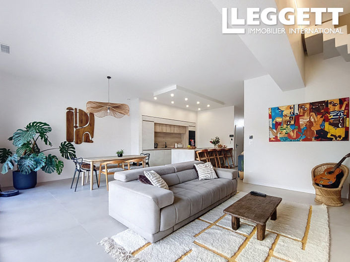 Image No.2-4 Bed House for sale