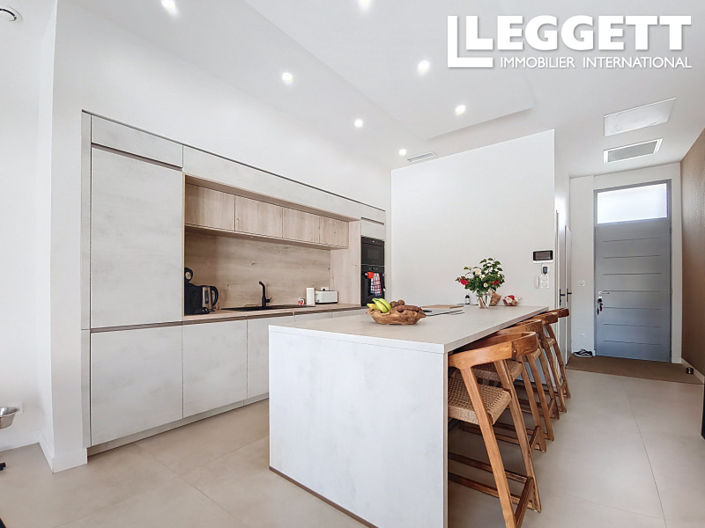 Image No.3-4 Bed House for sale