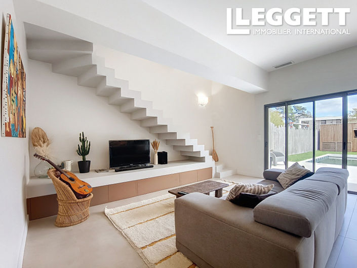 Image No.6-4 Bed House for sale