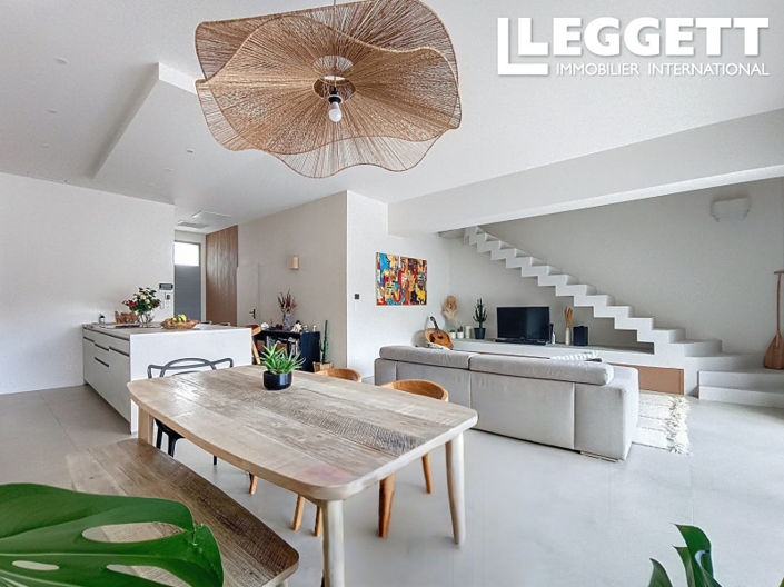 Image No.8-4 Bed House for sale