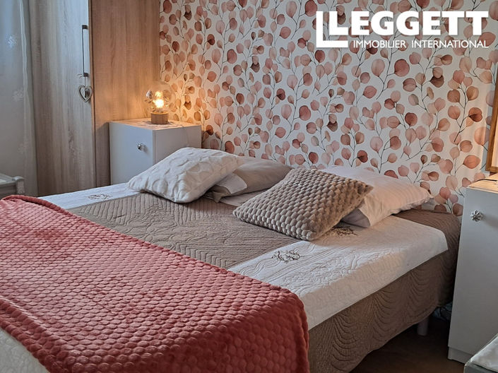 Image No.6-2 Bed House for sale