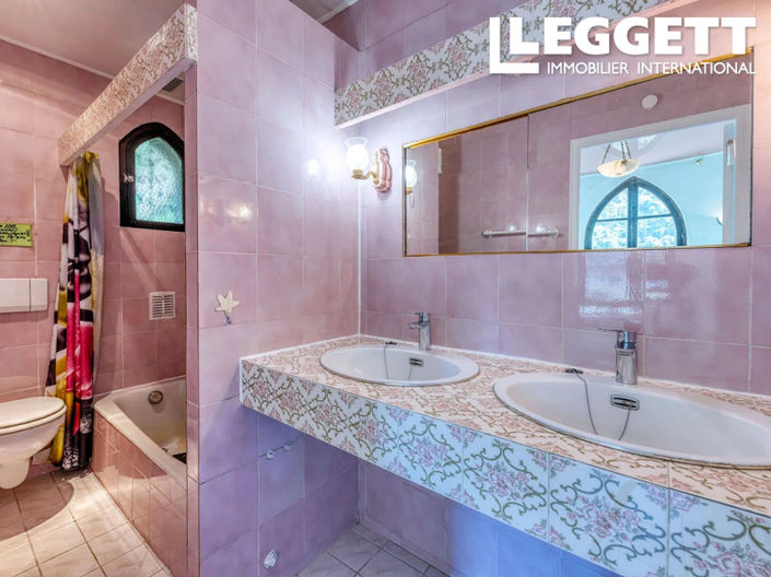 Image No.10-3 Bed House for sale