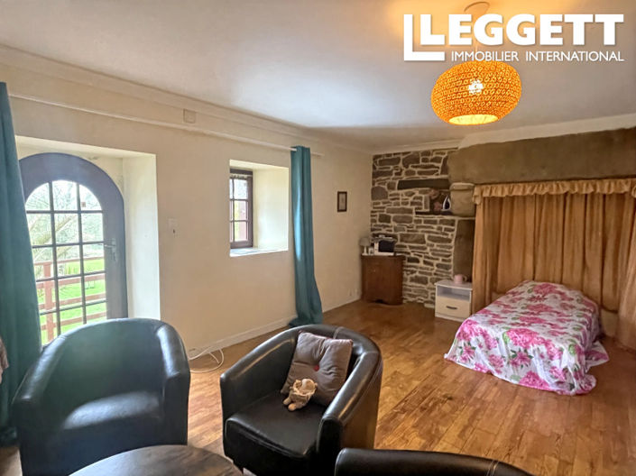 Image No.8-6 Bed House for sale