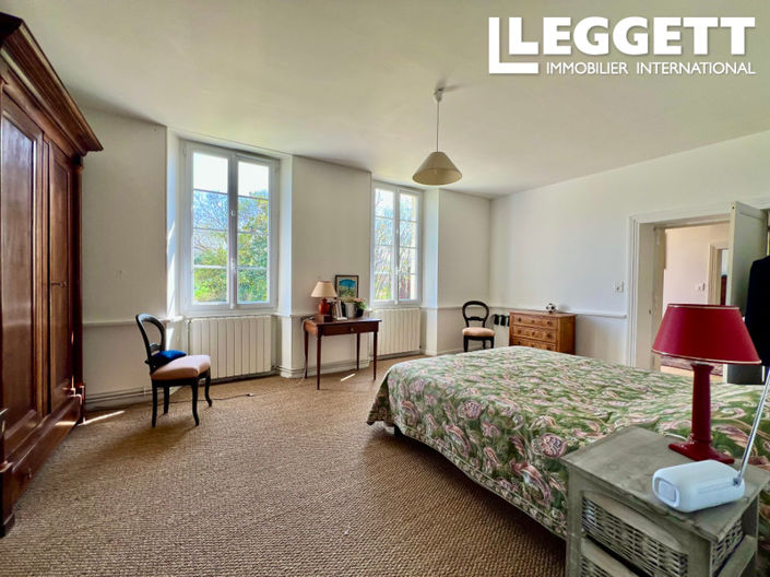 Image No.7-7 Bed House for sale