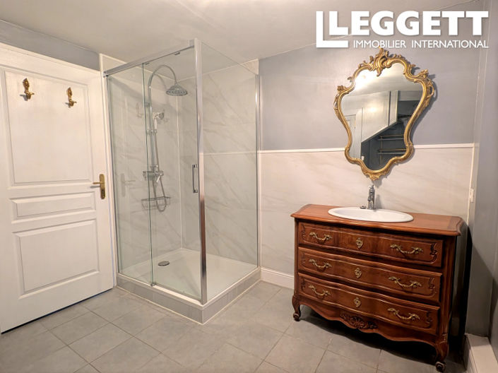 Image No.8-2 Bed House for sale