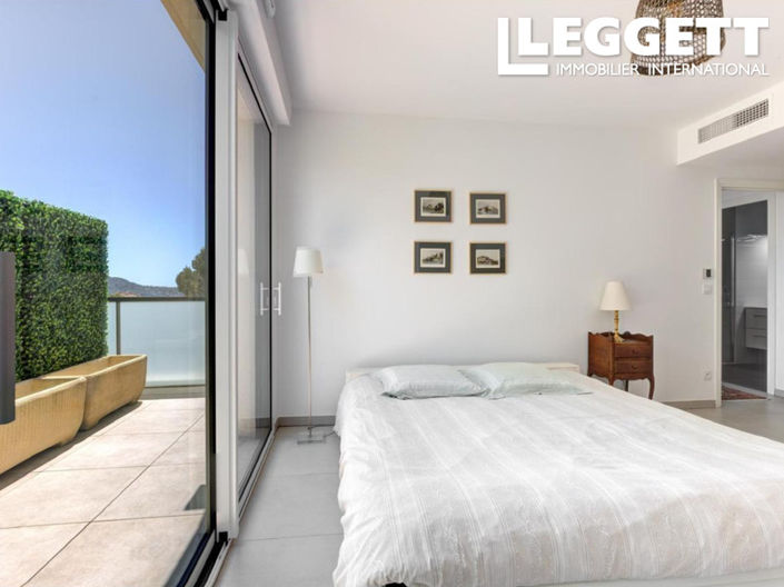 Image No.8-5 Bed Apartment for sale