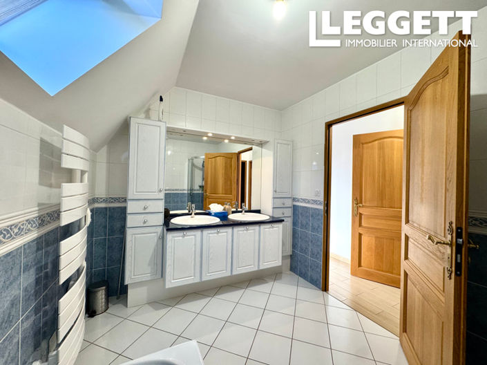 Image No.10-5 Bed House for sale